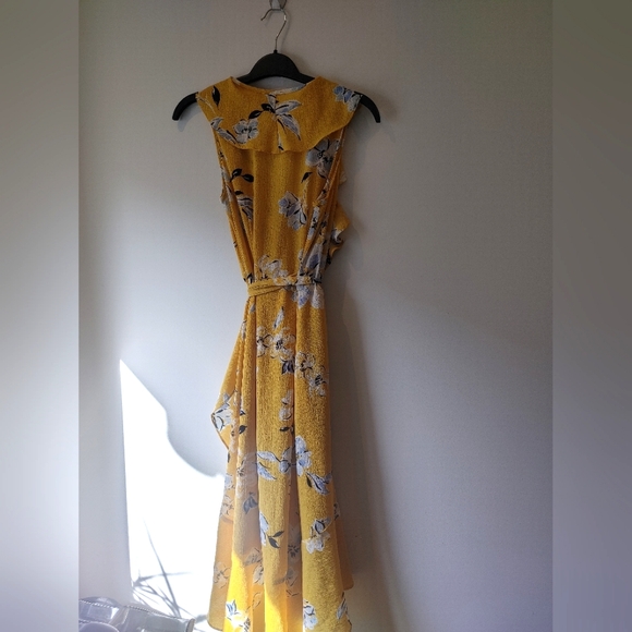 Donna Morgan Yellow Floral Wrap Dress Size 6 - Picture 8 of 11